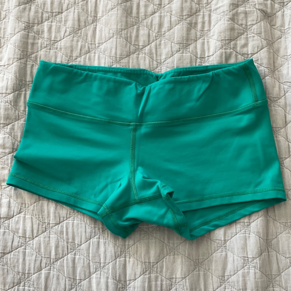 Fleo Shorts Size M